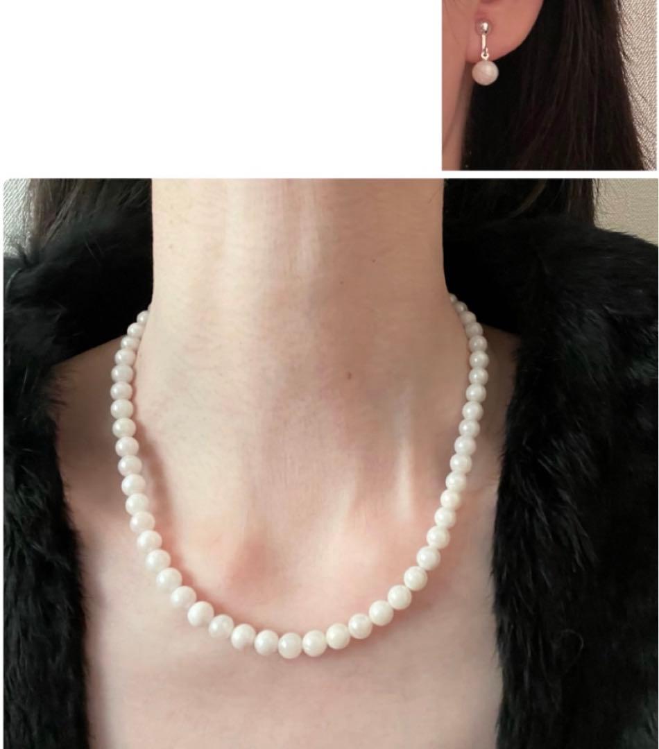 Akoya pearl necklace, earrings, and pendant set with 7mm pearls and silver clasp on white background