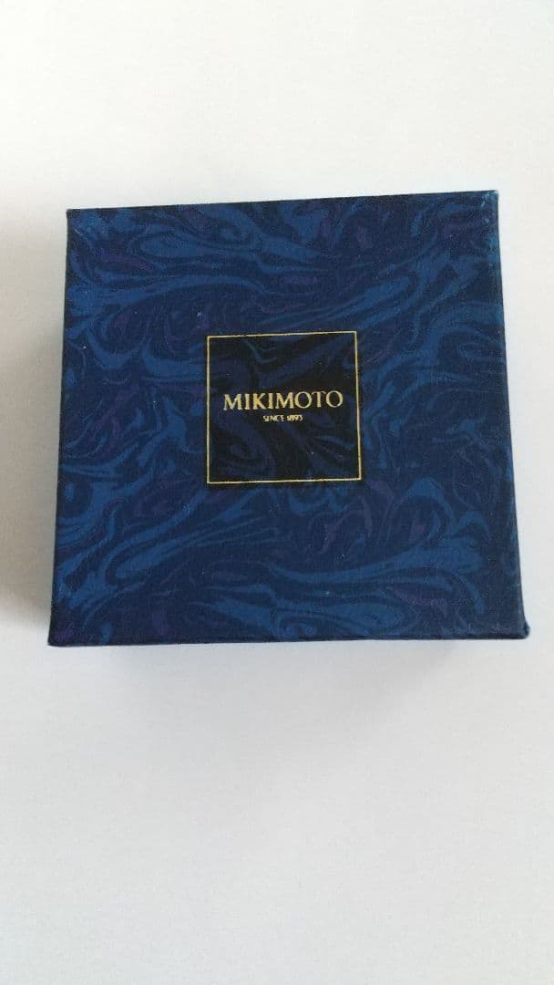 Mikimoto pearl necklace featuring 5mm pearls with 40cm chain and 2.5cm pendant