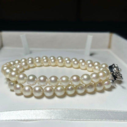 Akoya pearl necklace featuring 6.5 to 7.0 mm round white pearls set on a 41.5 cm silver chain