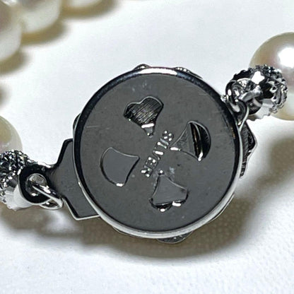 Akoya pearl necklace featuring 6.5 to 7.0 mm round white pearls set on a 41.5 cm silver chain