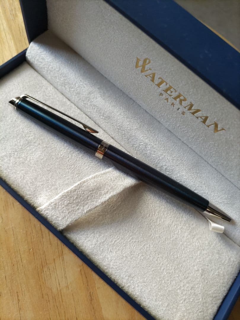 WATERMAN ballpoint pen in metallic blue with a slim 135mm body