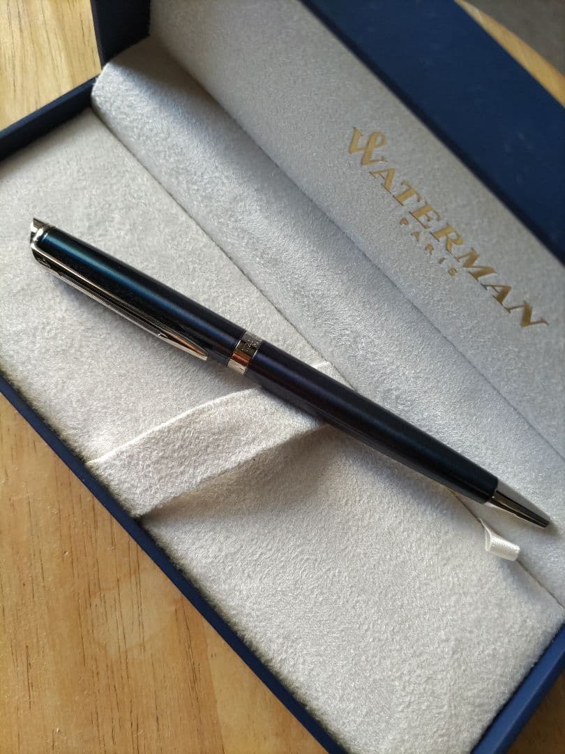 WATERMAN ballpoint pen in metallic blue with a slim 135mm body