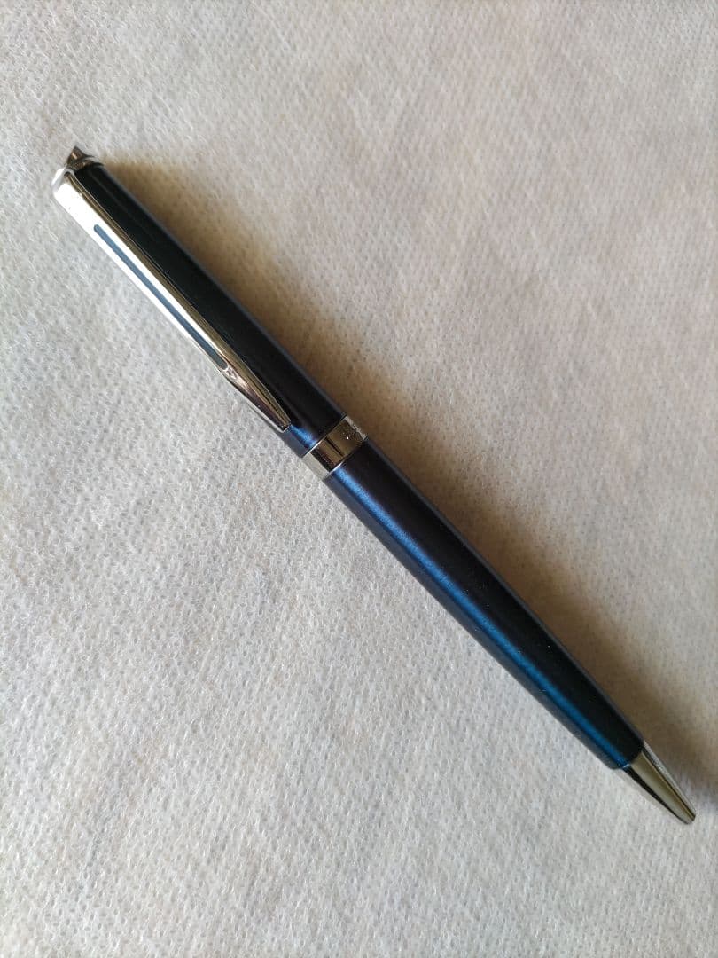 WATERMAN ballpoint pen in metallic blue with a slim 135mm body