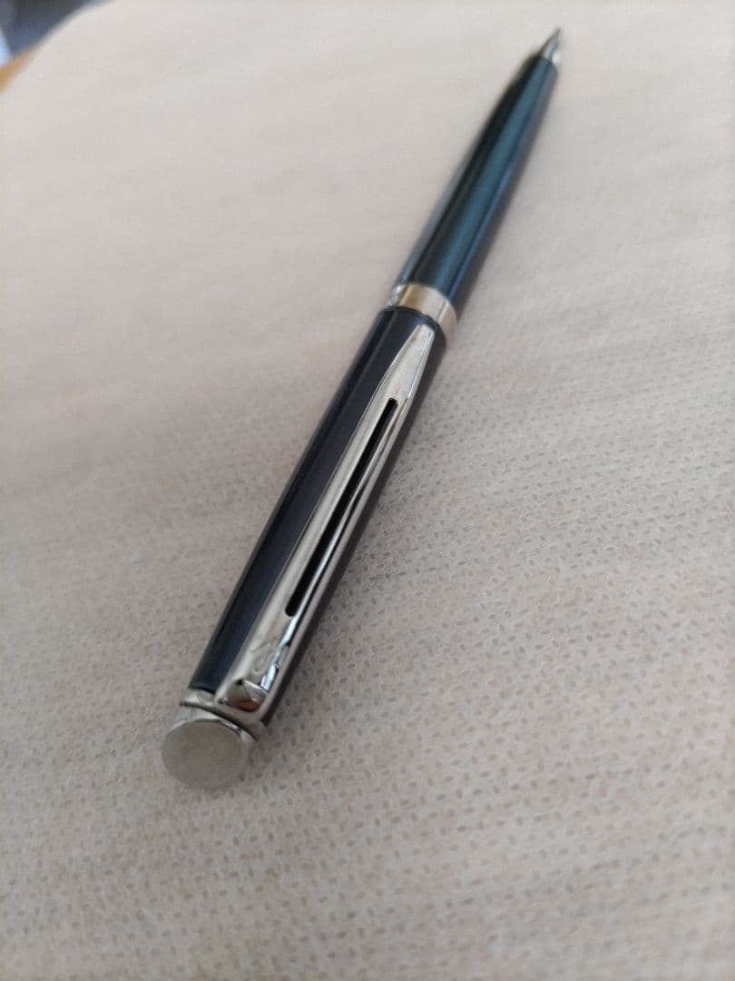 WATERMAN ballpoint pen in metallic blue with a slim 135mm body