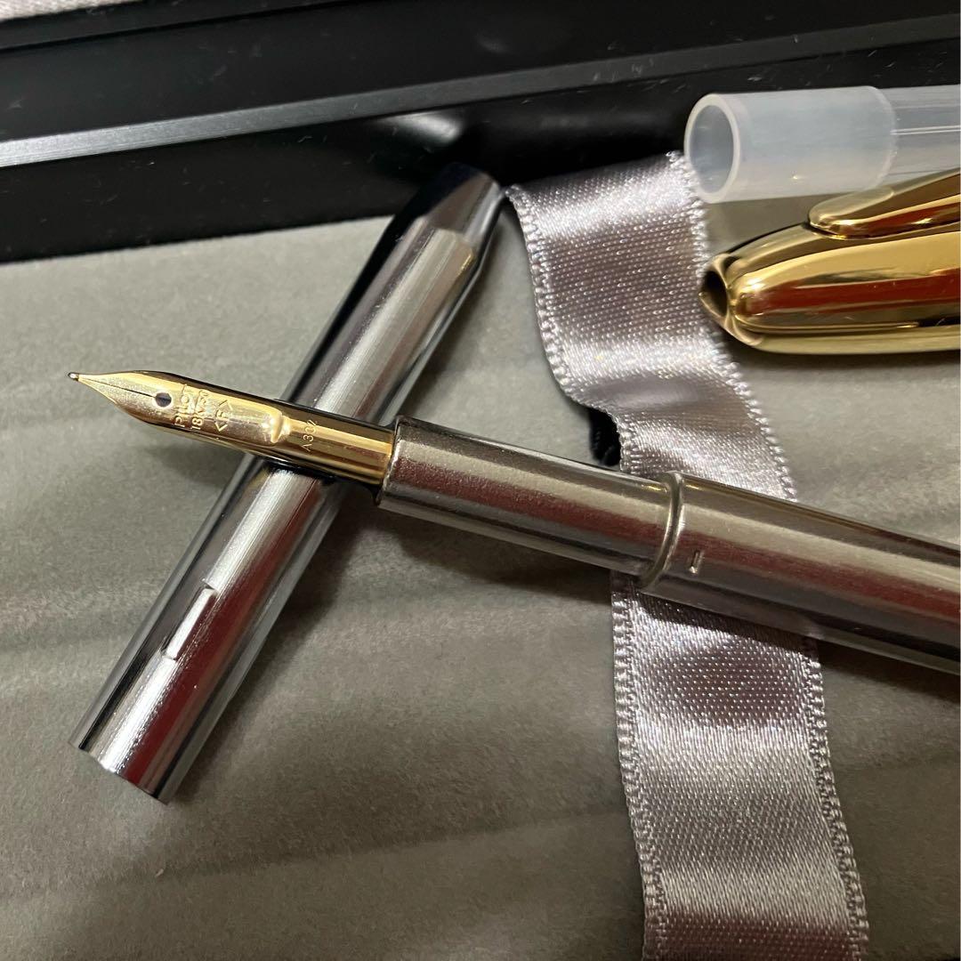 PILOT Capless Fountain Pen FC-15SR in red burgundy with gold trim and fine 18K nib