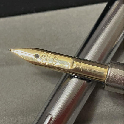 PILOT Capless Fountain Pen FC-15SR in red burgundy with gold trim and fine 18K nib