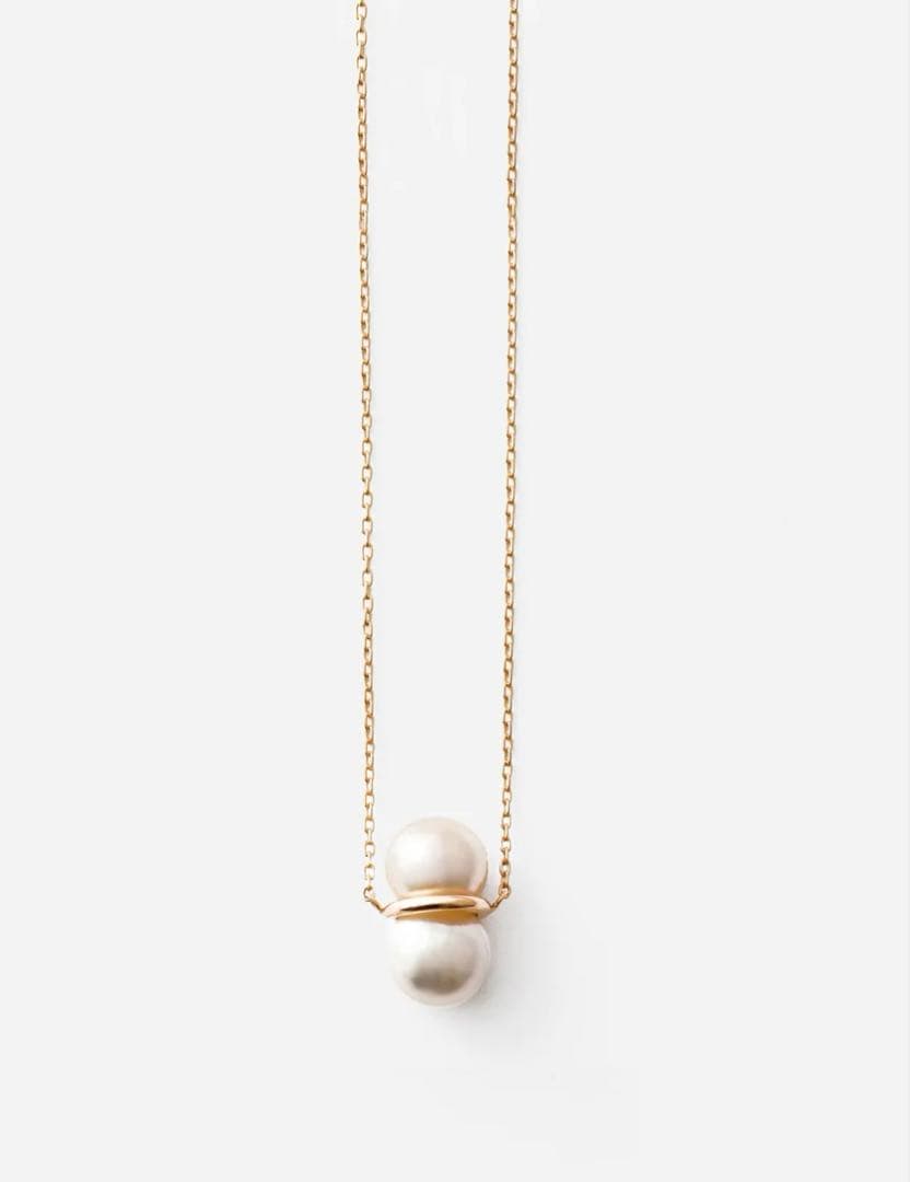 K18YG twin pearl necklace featuring medium-sized Akoya pearls on a 45 cm gold chain