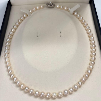 Aoya white pearl necklace with 6.5-7.0mm pearls measuring 43cm length and weighing 30g