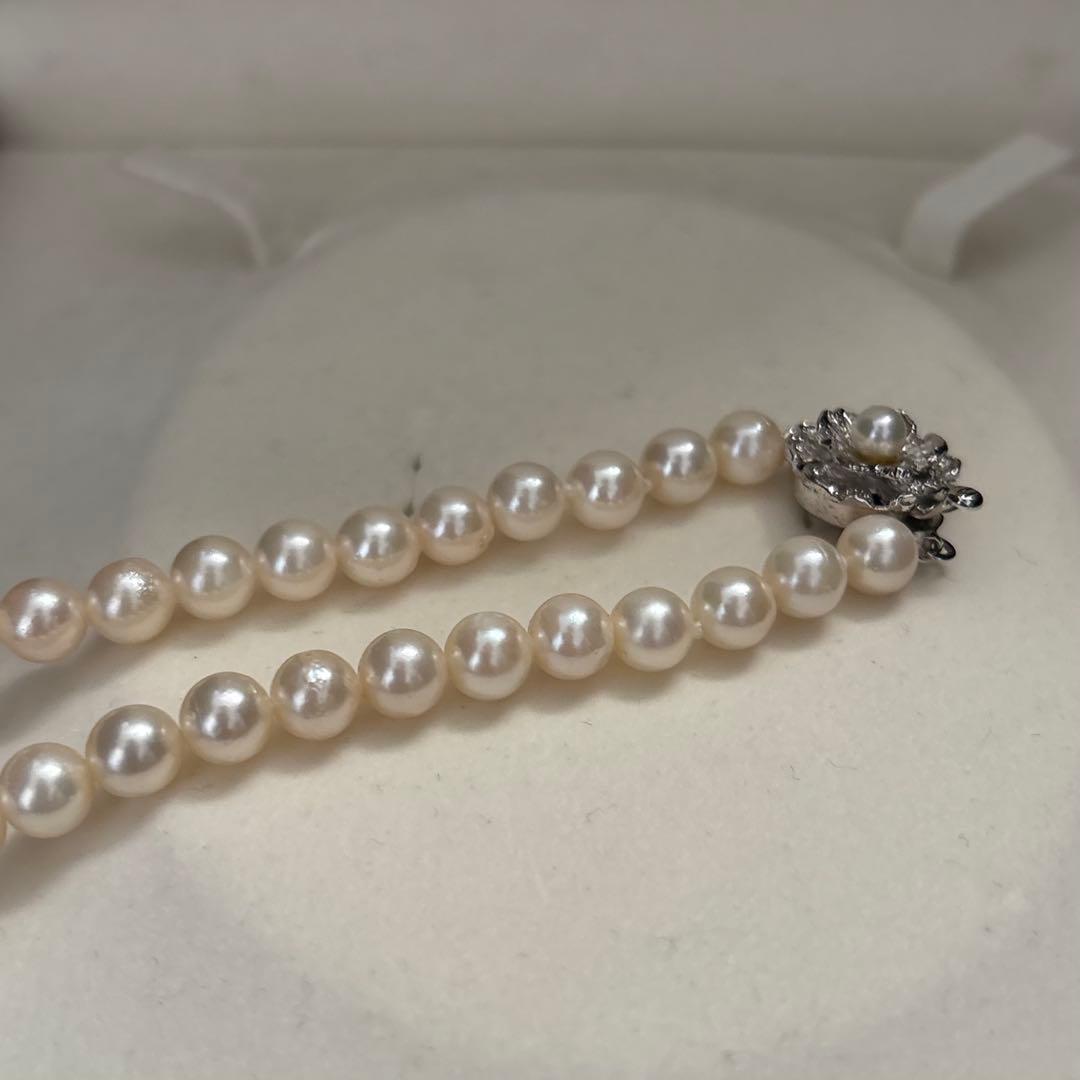 Aoya white pearl necklace with 6.5-7.0mm pearls measuring 43cm length and weighing 30g