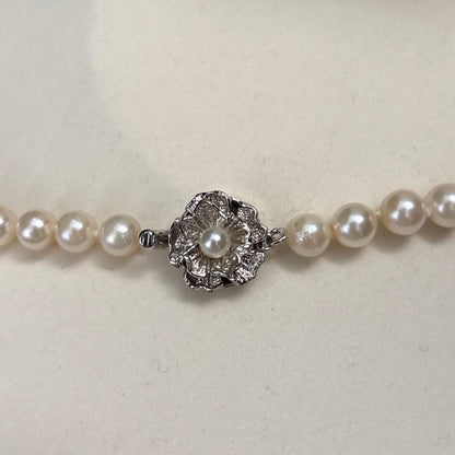 Aoya white pearl necklace with 6.5-7.0mm pearls measuring 43cm length and weighing 30g
