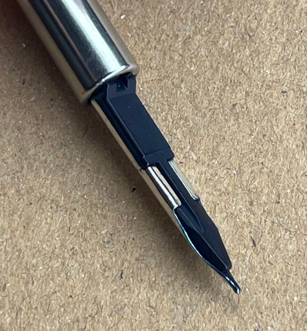 Pilot fountain pen with 18K 750 fine nib in black shown on a white background
