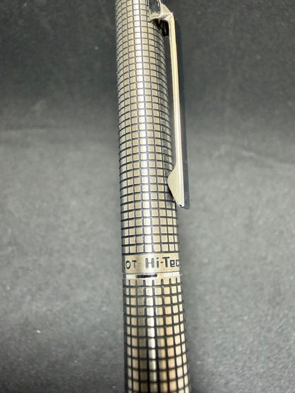 Pilot Hi-Tecpoint fountain pen set with silver checkered metal pattern in dedicated case with instruction manual