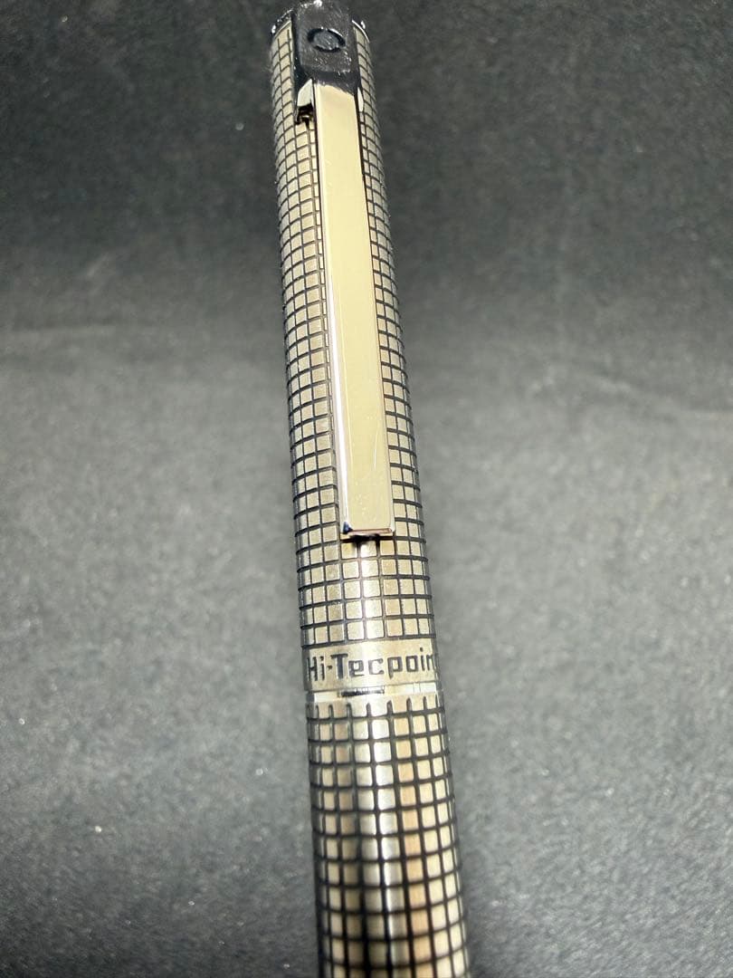 Pilot Hi-Tecpoint fountain pen set with silver checkered metal pattern in dedicated case with instruction manual