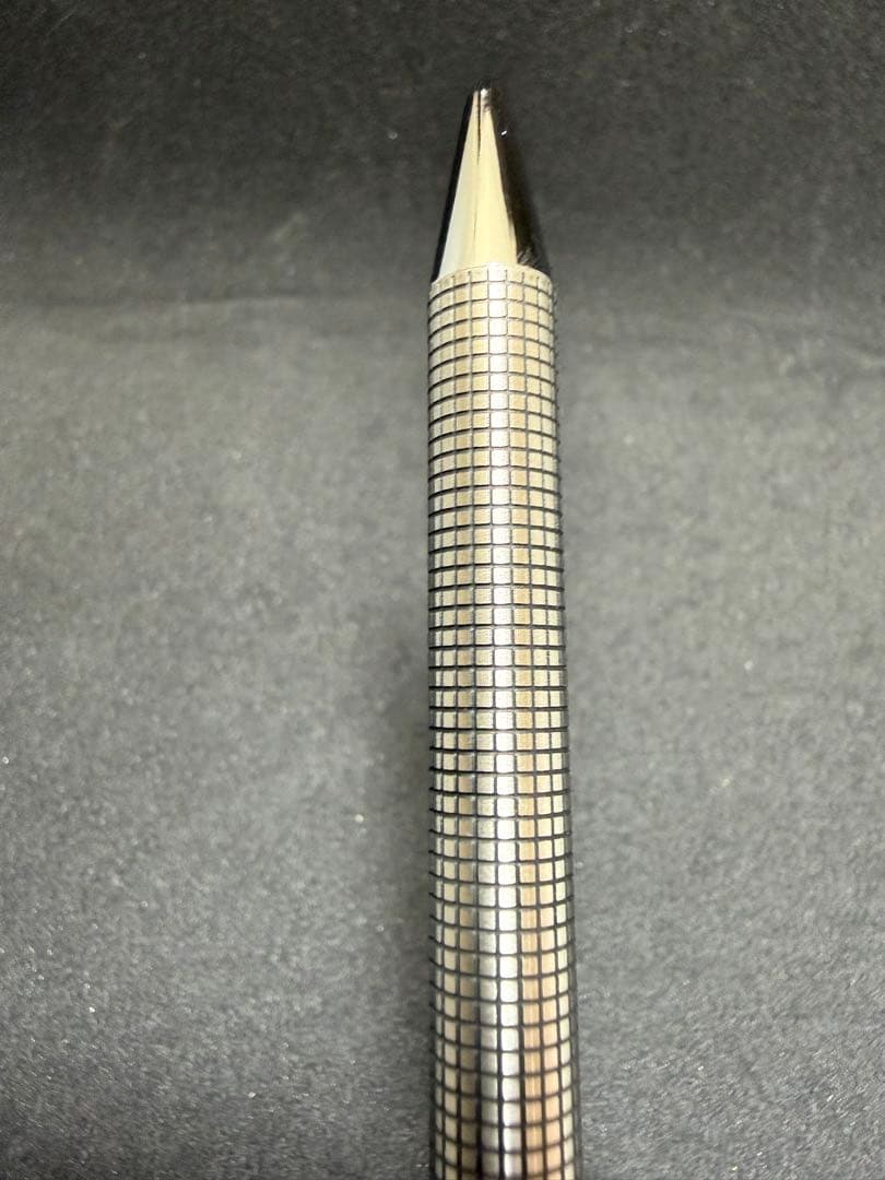 Pilot Hi-Tecpoint fountain pen set with silver checkered metal pattern in dedicated case with instruction manual