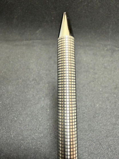 Pilot Hi-Tecpoint fountain pen set with silver checkered metal pattern in dedicated case with instruction manual