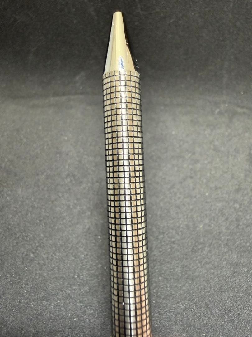 Pilot Hi-Tecpoint fountain pen set with silver checkered metal pattern in dedicated case with instruction manual