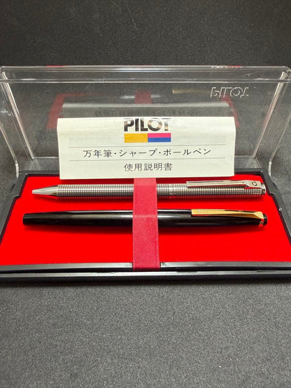 Pilot Hi-Tecpoint fountain pen set with silver checkered metal pattern in dedicated case with instruction manual