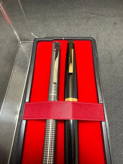 Pilot Hi-Tecpoint fountain pen set with silver checkered metal pattern in dedicated case with instruction manual