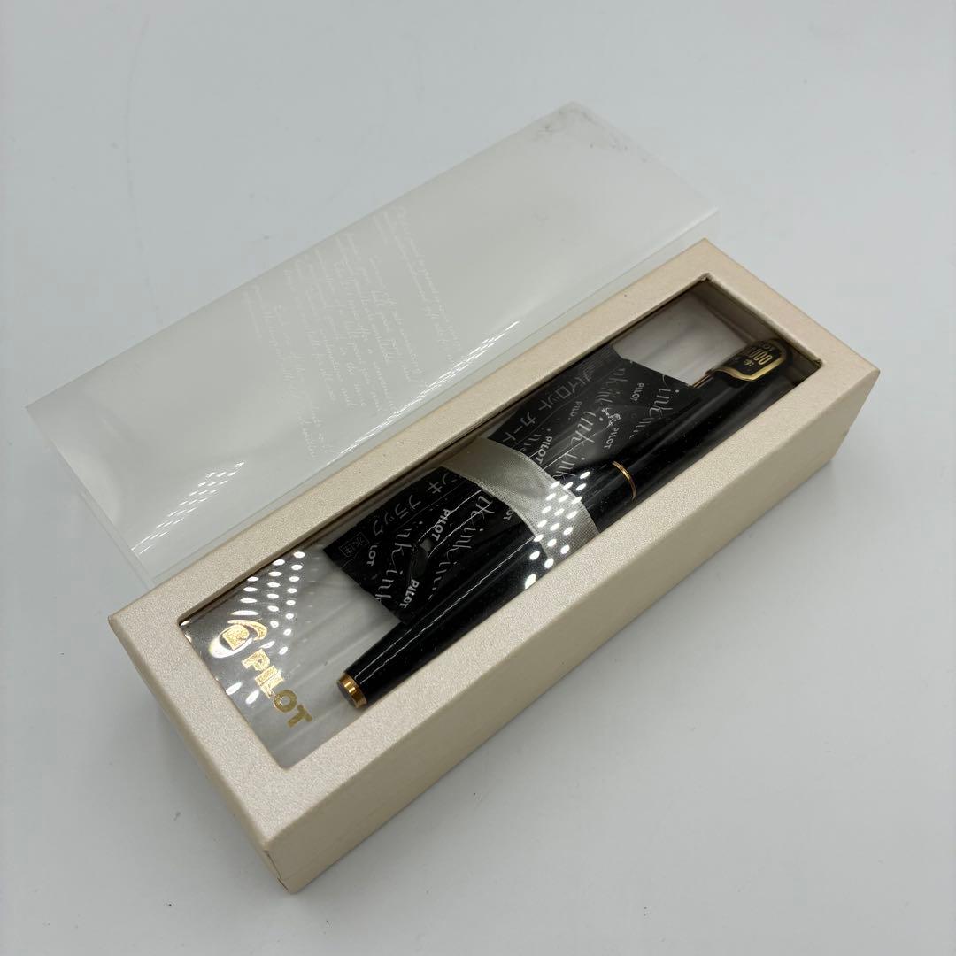 New PILOT Deluxe Lacquer Fountain Pen with 18K-750 Fine F nib in lacquer finish and gift box