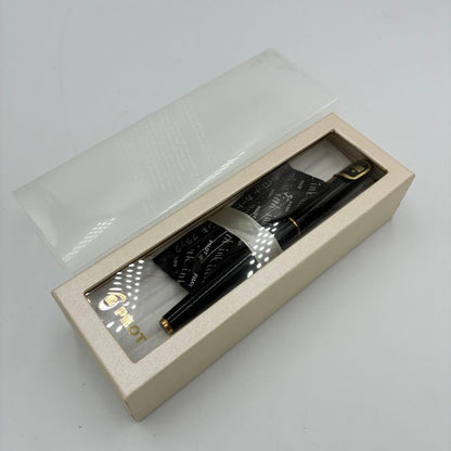 New PILOT Deluxe Lacquer Fountain Pen with 18K-750 Fine F nib in lacquer finish and gift box