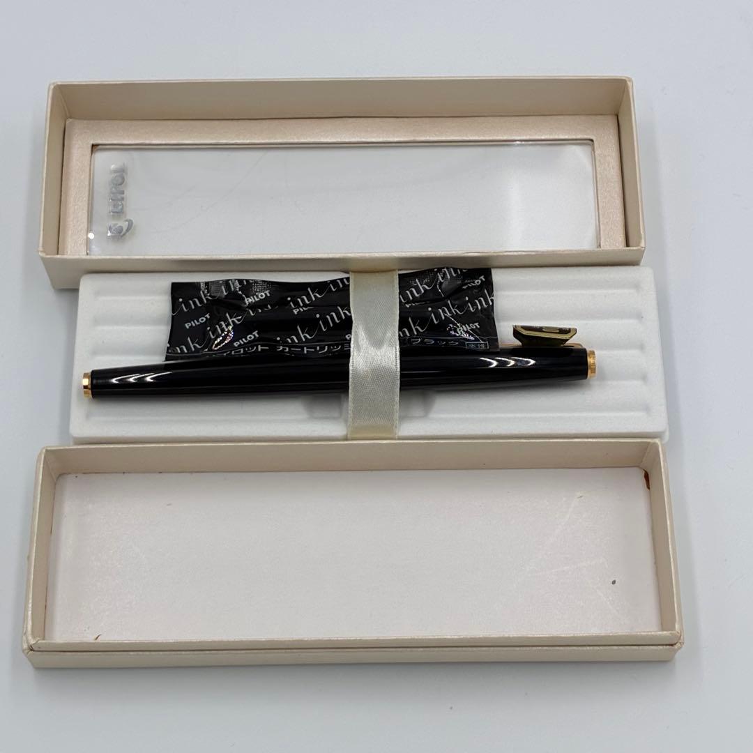 New PILOT Deluxe Lacquer Fountain Pen with 18K-750 Fine F nib in lacquer finish and gift box