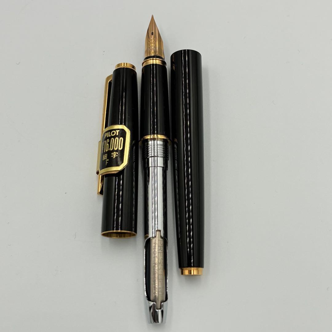 New PILOT Deluxe Lacquer Fountain Pen with 18K-750 Fine F nib in lacquer finish and gift box