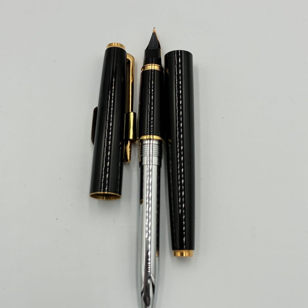 New PILOT Deluxe Lacquer Fountain Pen with 18K-750 Fine F nib in lacquer finish and gift box
