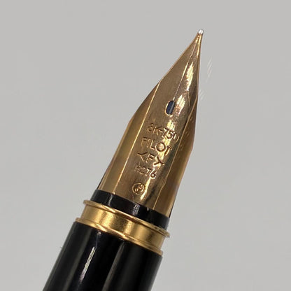 New PILOT Deluxe Lacquer Fountain Pen with 18K-750 Fine F nib in lacquer finish and gift box