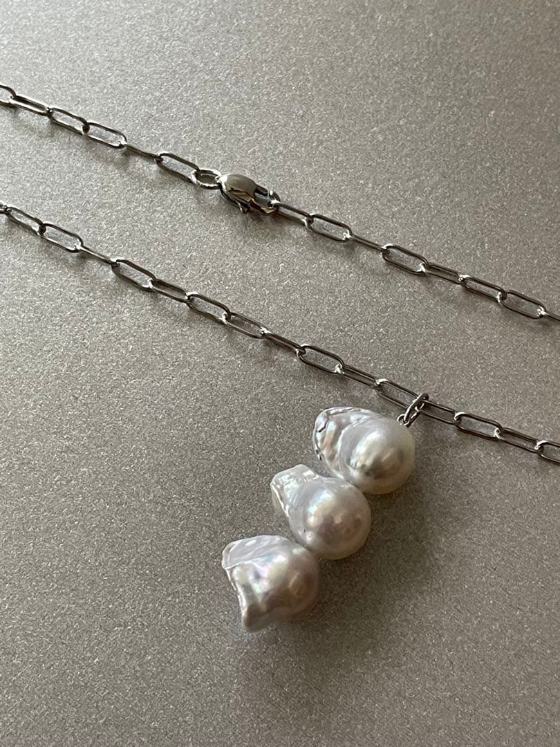 Akoya pearl baroque feather pendant necklace with 9mm pearl on a 50cm chain