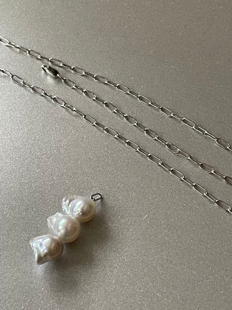 Akoya pearl baroque feather pendant necklace with 9mm pearl on a 50cm chain
