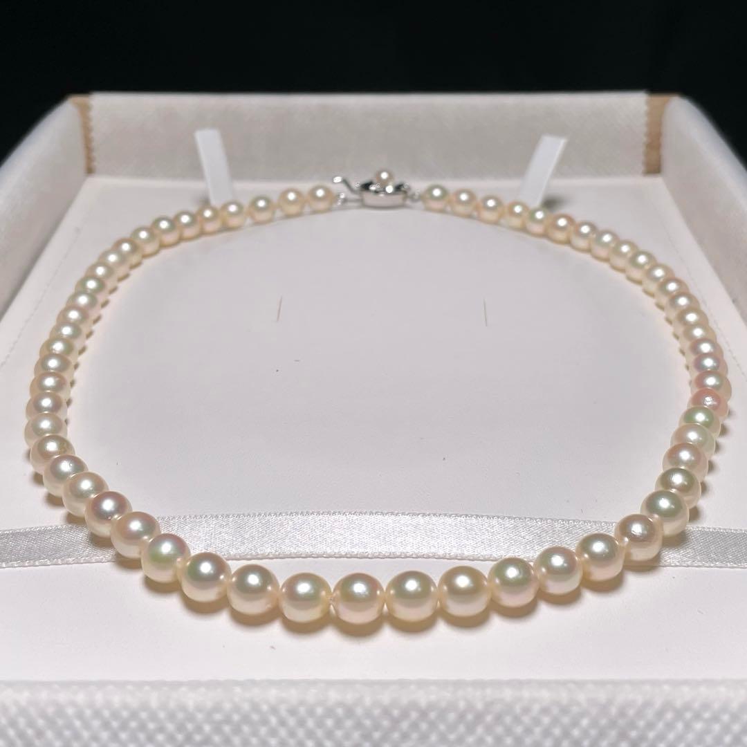 Akoya pearl necklace with 6.5-7.0mm round white pearls on a 42.6 cm silver chain