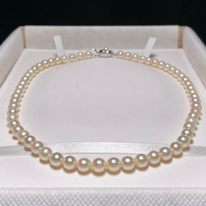 Akoya pearl necklace with 6.5-7.0mm round white pearls on a 42.6 cm silver chain