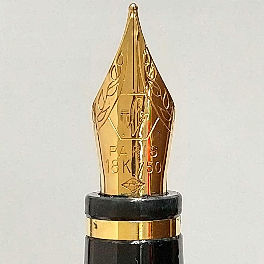 Waterman fountain pen with 18K 750 fine nib in black and gold finish with included box and instruction manual
