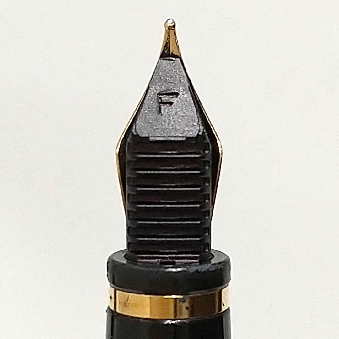 Waterman fountain pen with 18K 750 fine nib in black and gold finish with included box and instruction manual