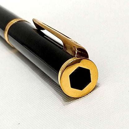 Waterman fountain pen with 18K 750 fine nib in black and gold finish with included box and instruction manual
