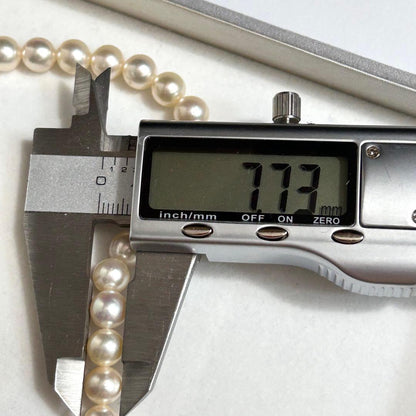 Teriyaki Akoya pearl necklace with 7.8mm pearls on a 41cm silver metal chain weighing 35 grams