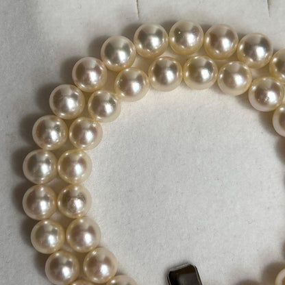 Teriyaki Akoya pearl necklace with 7.8mm pearls on a 41cm silver metal chain weighing 35 grams