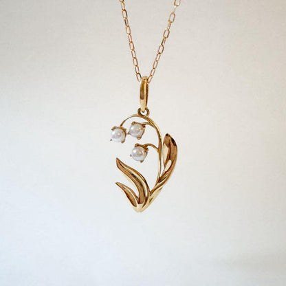 K18 yellow gold Akoya pearl lily pendant with three 2mm pearls on a 45cm small bean chain