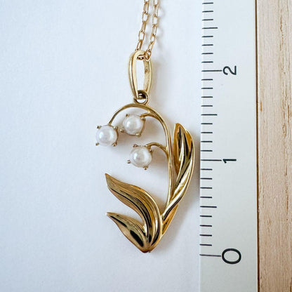 K18 yellow gold Akoya pearl lily pendant with three 2mm pearls on a 45cm small bean chain