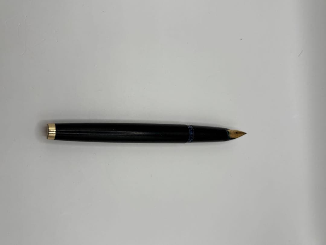 PILOT 14K black fountain pen with sleek design and 13.5 cm overall length