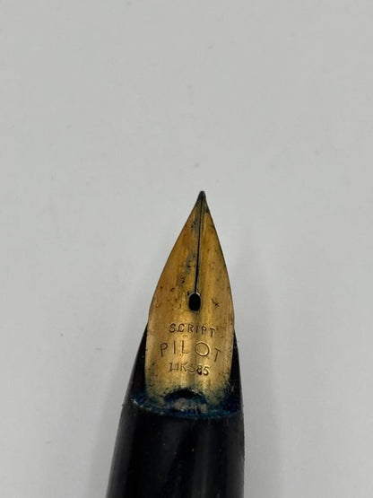 PILOT 14K black fountain pen with sleek design and 13.5 cm overall length
