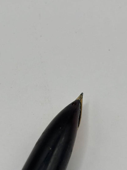 PILOT 14K black fountain pen with sleek design and 13.5 cm overall length