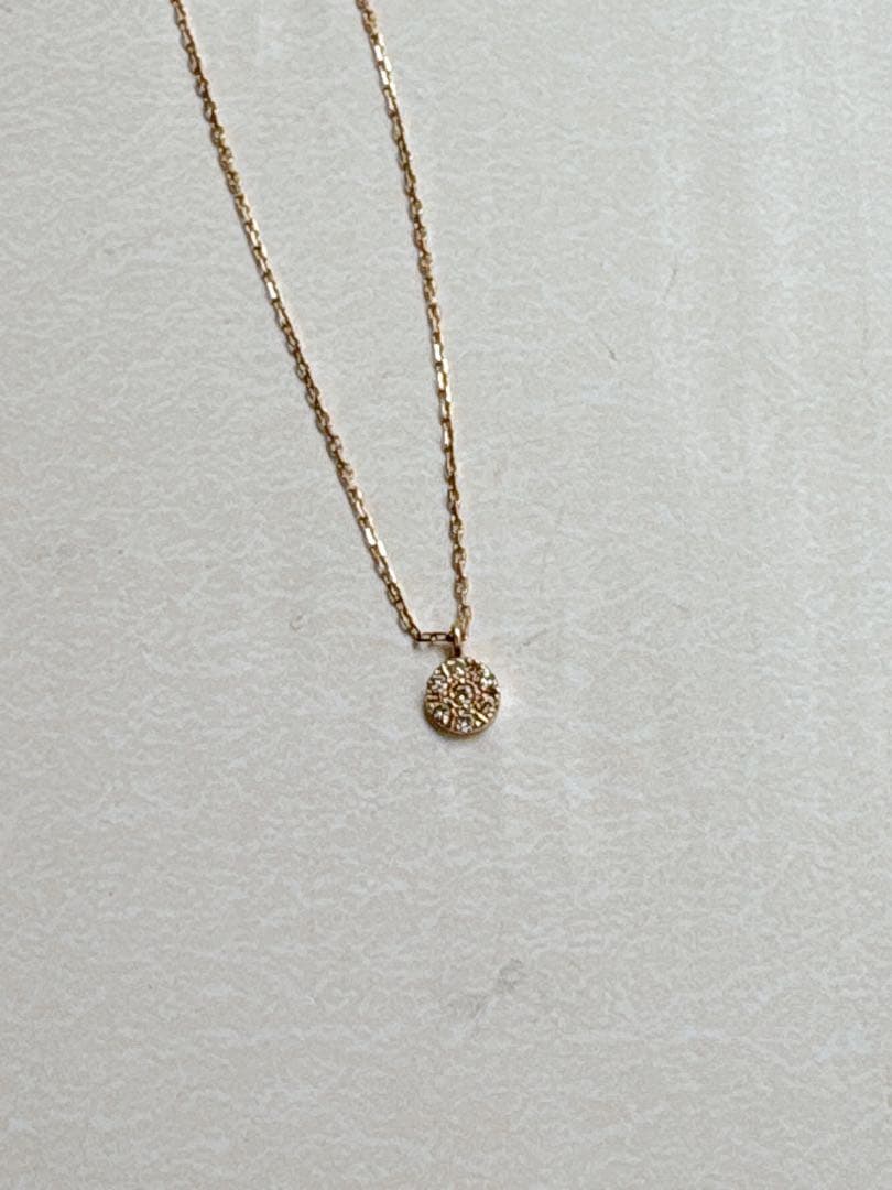 agete K10 pave diamond necklace with 0.03ct diamonds and 40cm chain on white background