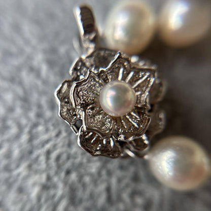 Akoya pearl necklace featuring 7mm white round beads on a 42cm silver-stamped string