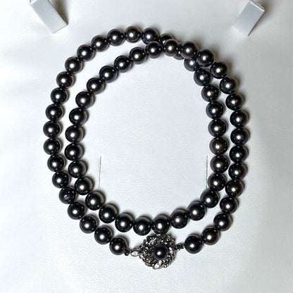Akoya Pearl Necklace with 6.5-7.0mm round dark purple and dark gray pearls on a silver chain, 42.5cm long