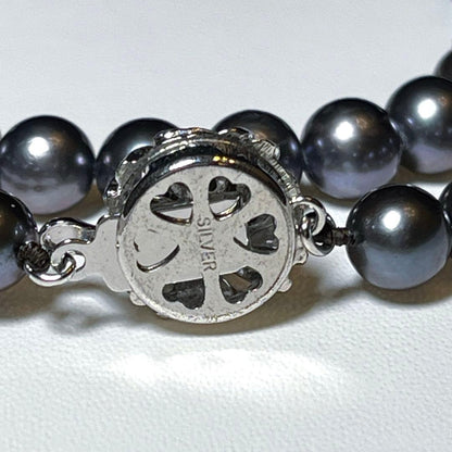 Akoya Pearl Necklace with 6.5-7.0mm round dark purple and dark gray pearls on a silver chain, 42.5cm long