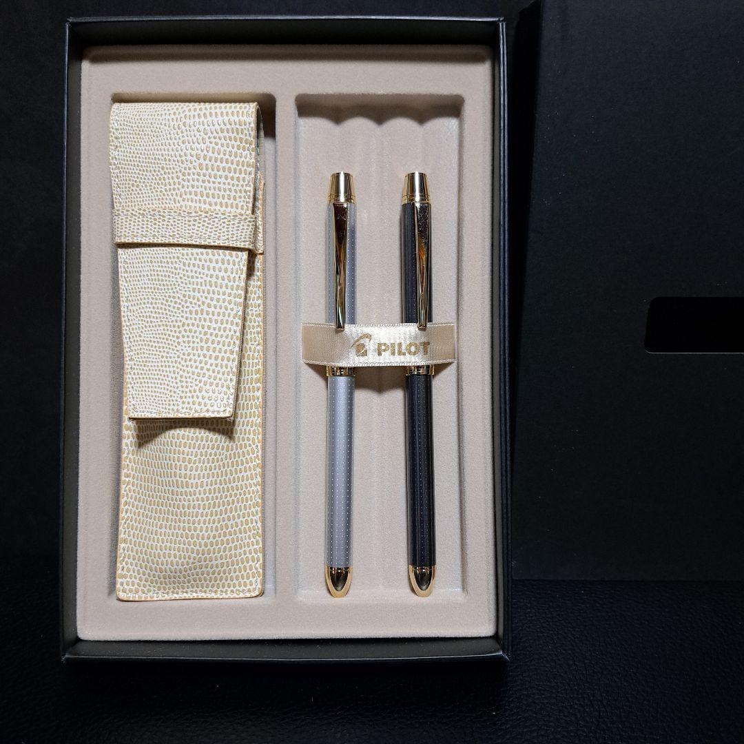 Pilot 2+1 Ridge multi-function pen set with white and black gold pens and included carrying case