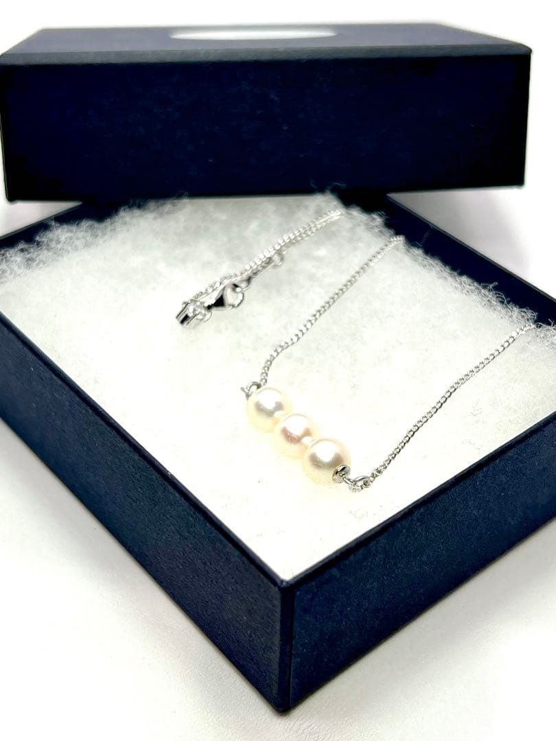Plain Akoya pearl necklace with three 7mm round pearls on a 66cm silver chain featuring natural pink green tones