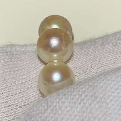 Akoya pearl necklace with silver clasp showing 7mm pearls on a 43 cm strand
