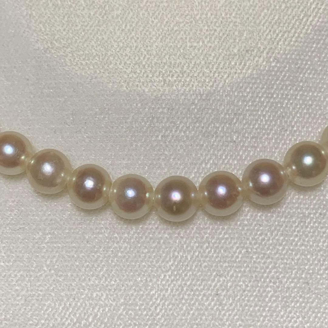 Akoya pearl necklace with silver clasp showing 7mm pearls on a 43 cm strand